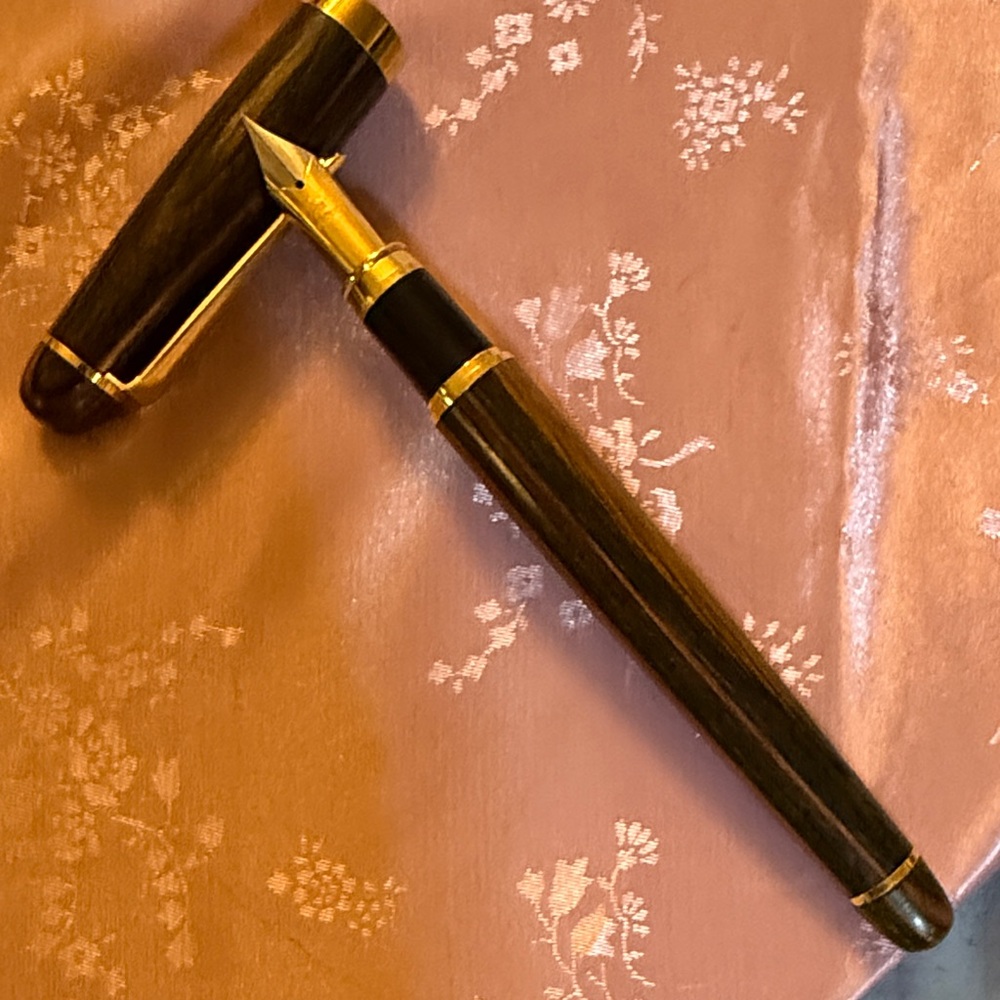 Elegant wood finish and Gold Fountain Pen